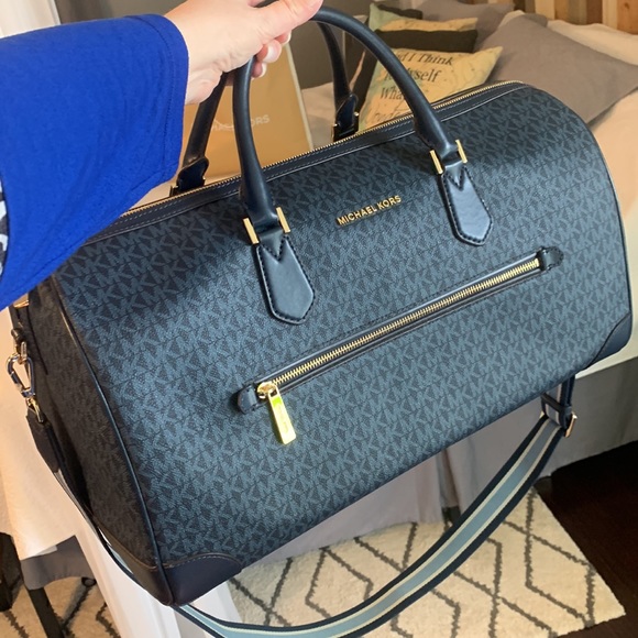❌SOLD❌ Authentic Michael Kors duffle bag - Picture 11 of 17